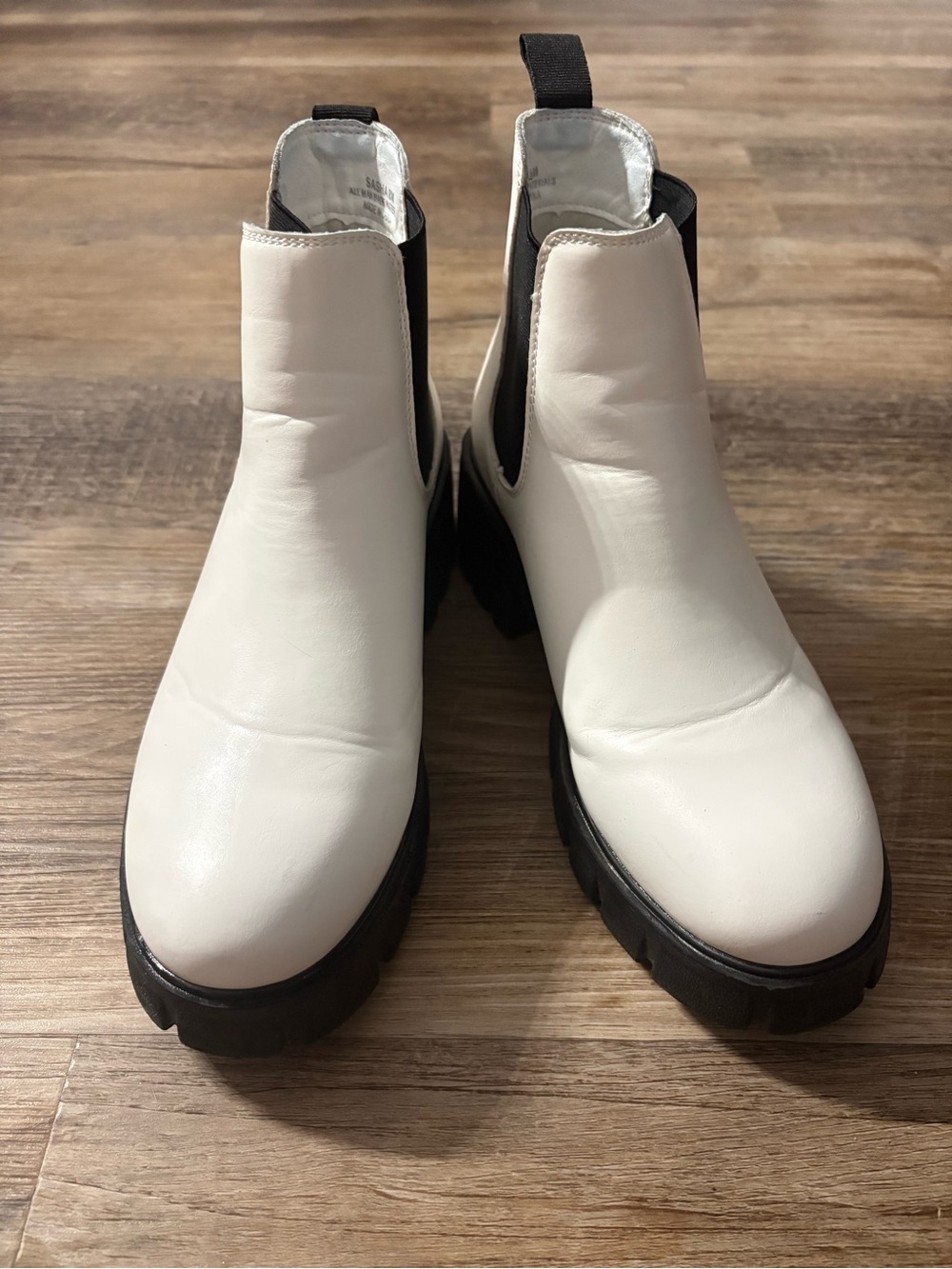 Cushionaier Women's Sasha slip on Chelsea boot +Memory Foam Size 8